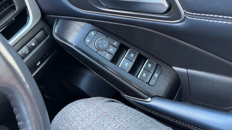 Nissan Qashqai 1.3 DiG-T MH Tekna 5dr Petrol Hatchback